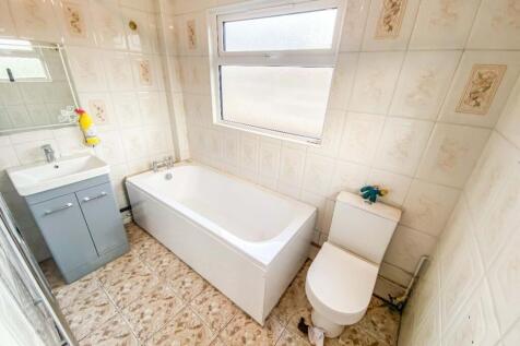 Communal Bathroom 2