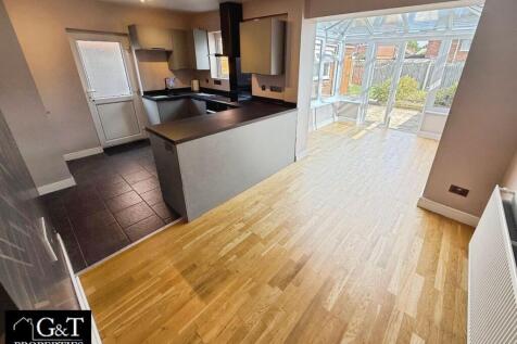 DINING ROOM/KITCHEN