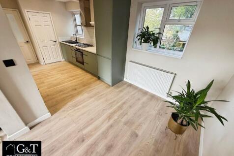 OPEN PLAN DINING AREA