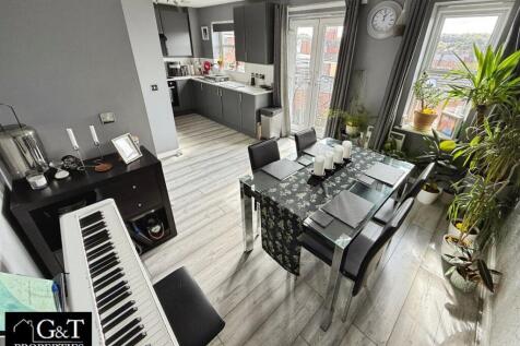 DINING ROOM/KITCHEN