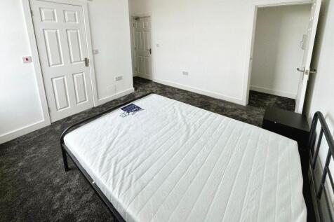 Large Double FULLY FURNISHED Bedroom With En Suite