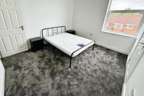 Large Double FULLY FURNISHED Bedroom With En Suite