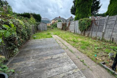 Well Kept Communal Rear Garden 
