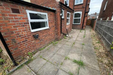 Well Kept Communal Rear Garden 