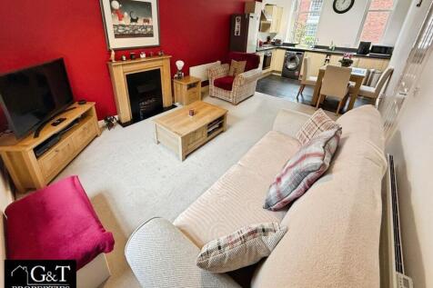 RECEPTION ROOM/KITCHEN