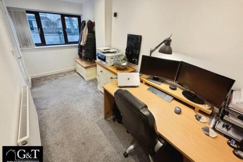 DOWNSTAIRS OFFICE/BEDROOM