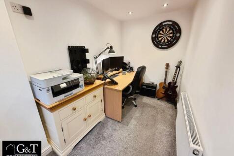 DOWNSTAIRS OFFICE/BEDROOM