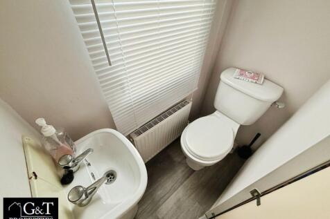 MASTER BEDROOM ENSUITE