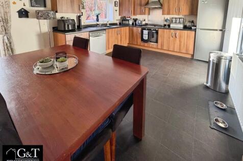 OPEN PLAN KITCHEN/DINER