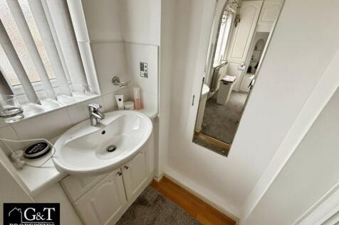 MASTER EN-SUITE