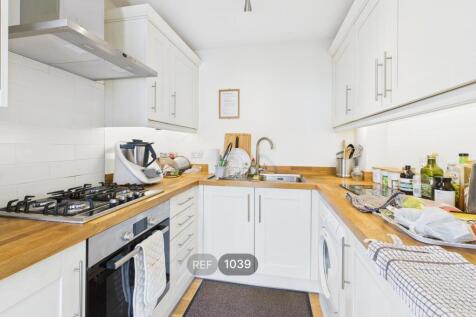 Kitchen &amp; Living area