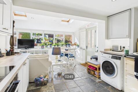 Kitchen &amp; Dining area