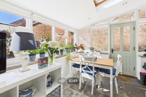 Kitchen &amp; Dining area
