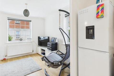 Kitchen &amp; Living area