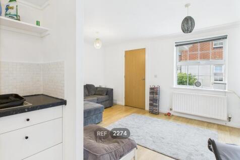 Kitchen &amp; Living area