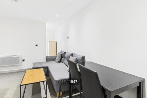 Kitchen &amp; Living area