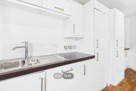 Kitchen &amp; Living area