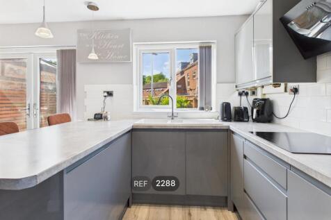 Kitchen &amp; Living area