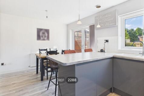 Kitchen &amp; Living area