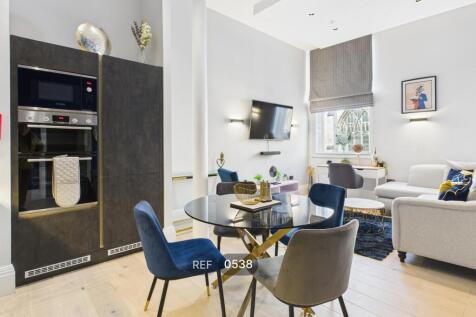 Kitchen &amp; Living area