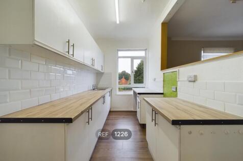 Kitchen &amp; Living area
