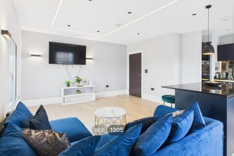 Kitchen &amp; Living area