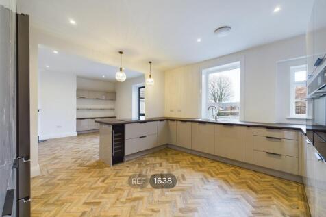 Kitchen / Dining area