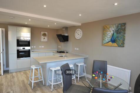 Kitchen &amp; Living area
