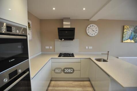Kitchen &amp; Living area