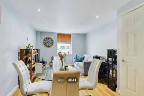Kitchen &amp; Living area