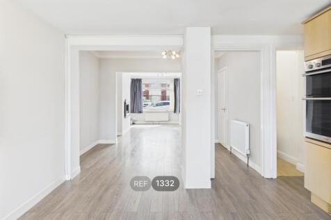 Kitchen / Dining area