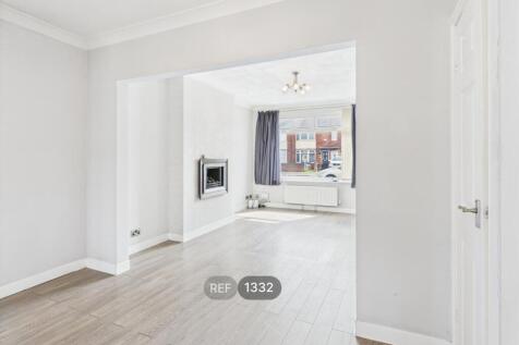 Kitchen / Dining area