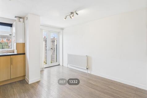 Kitchen / Dining area