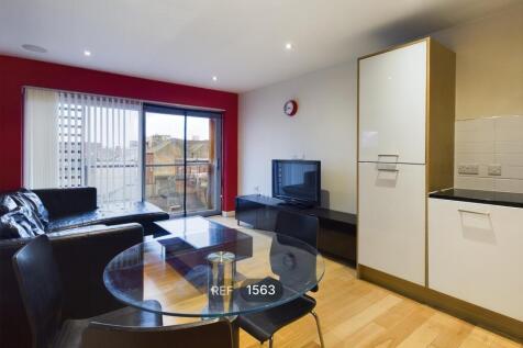 Kitchen &amp; Living area