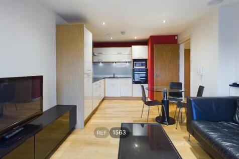 Kitchen &amp; Living area