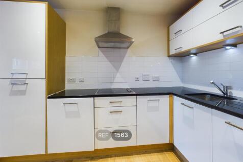 Kitchen &amp; Living area