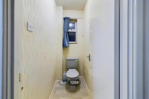 Bathroom &amp; WC 2
