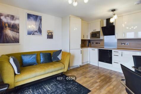 Kitchen &amp; Living area