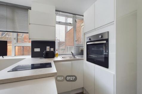 Kitchen &amp; Living Area