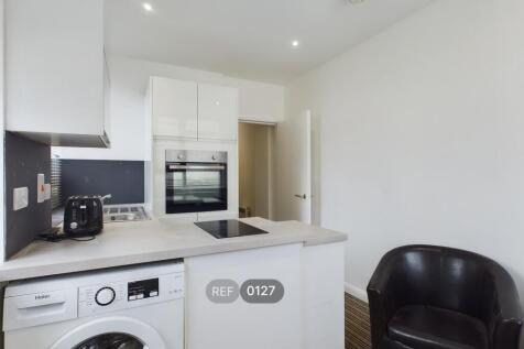 Kitchen &amp; Living Area