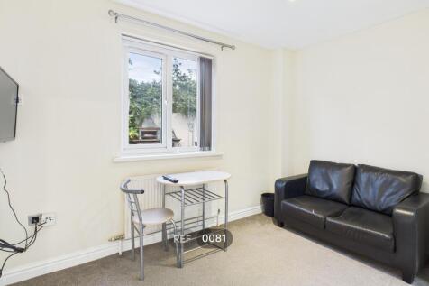 Kitchen &amp; Living area