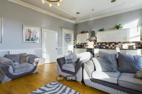 Kitchen &amp; Living area