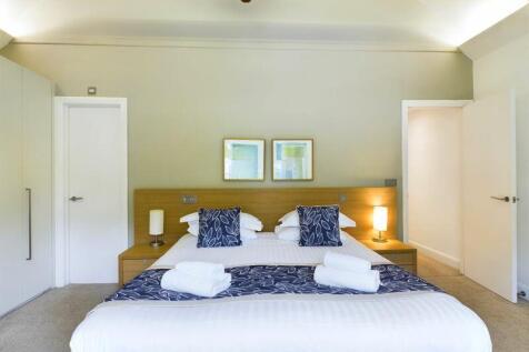 Principal bedroom