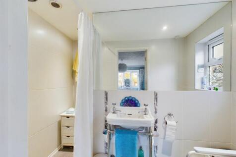 en-suite wet room