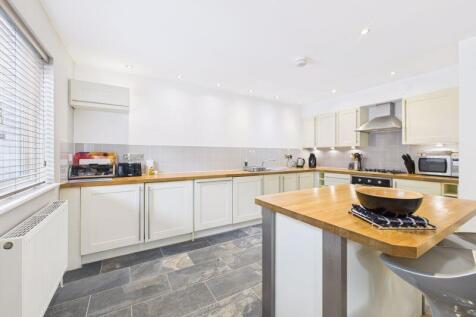Kitchen breakfast area