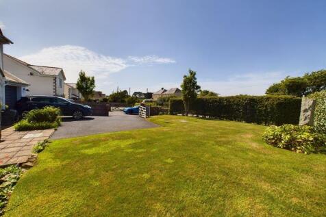 Front garden / parking