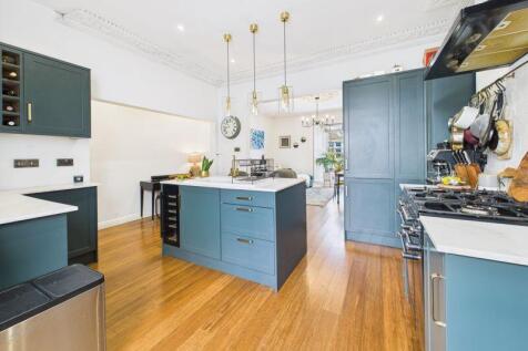 ground floor flat kitchen