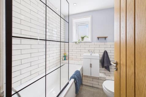 top flat bathroom