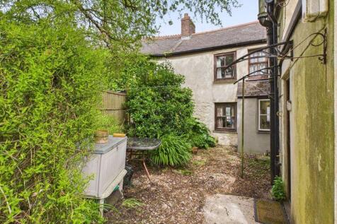 garden and rear elevation