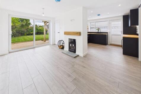 Lounge to kitchen
